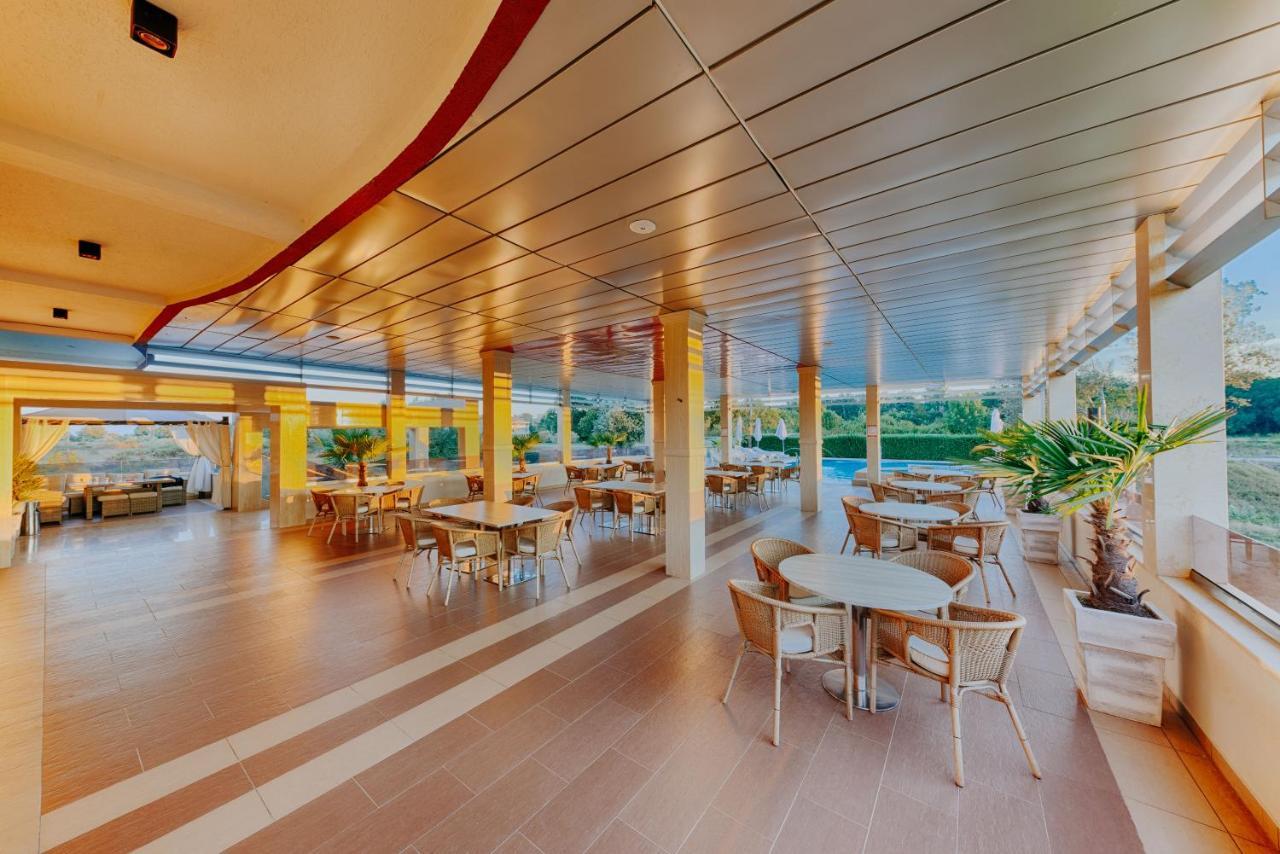 Hotel Lion Ulcinj Zewnętrze zdjęcie
