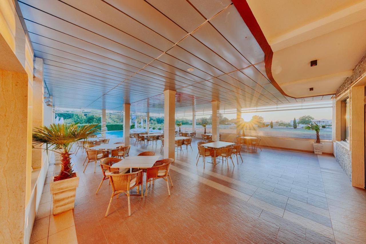 Hotel Lion Ulcinj Zewnętrze zdjęcie