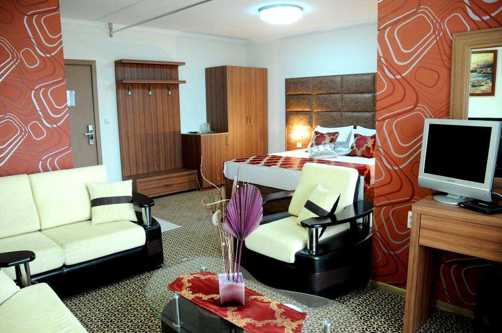 Hotel Lion Ulcinj Zewnętrze zdjęcie