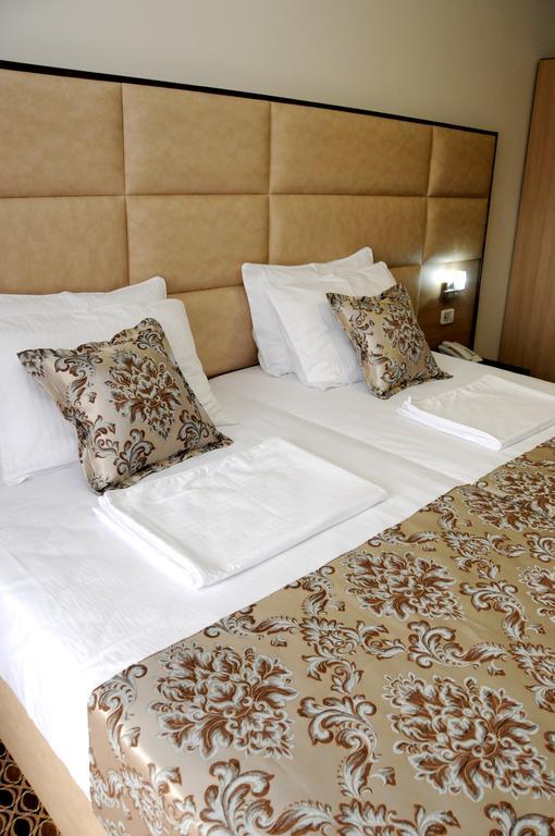 Hotel Lion Ulcinj Zewnętrze zdjęcie